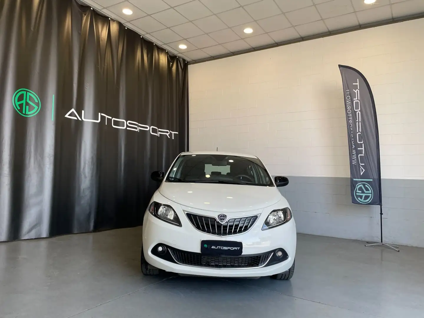 Lancia Ypsilon 1.0 FireFly 5 porte S&S Hybrid Platino Blanc - 2