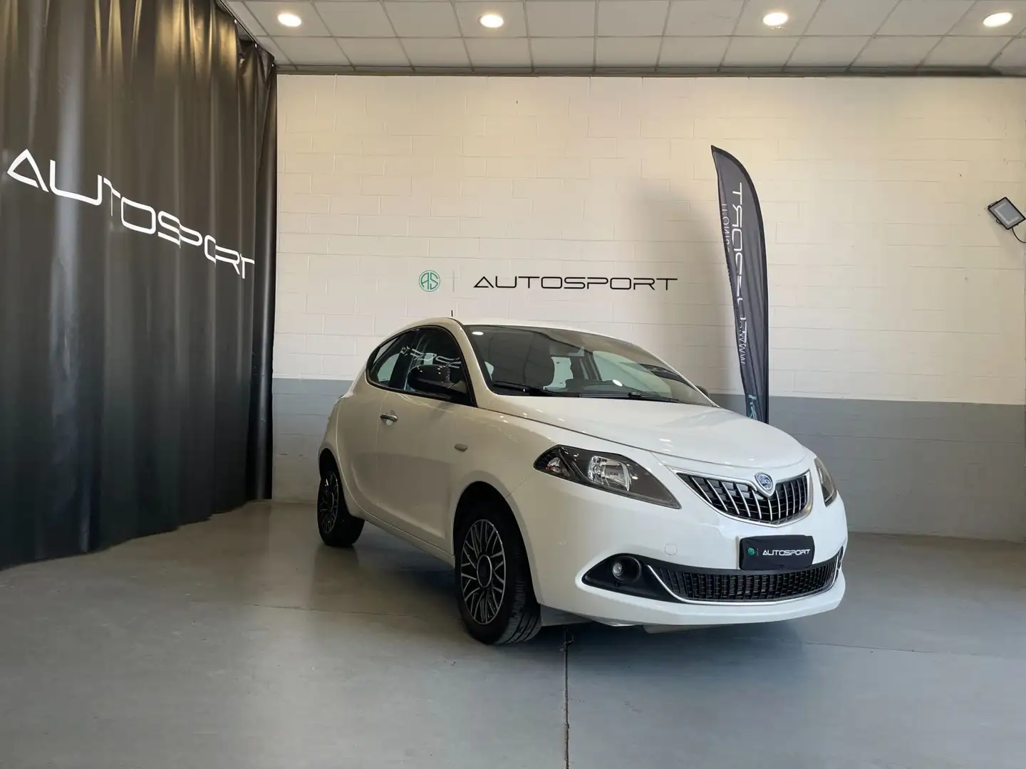 Lancia Ypsilon 1.0 FireFly 5 porte S&S Hybrid Platino Blanc - 1