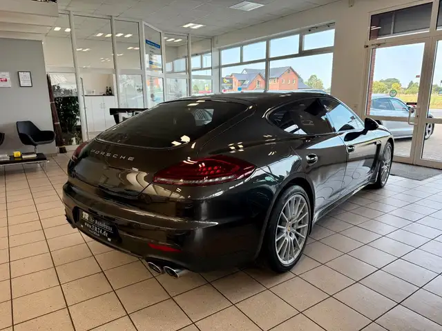 Porsche Panamera view 5