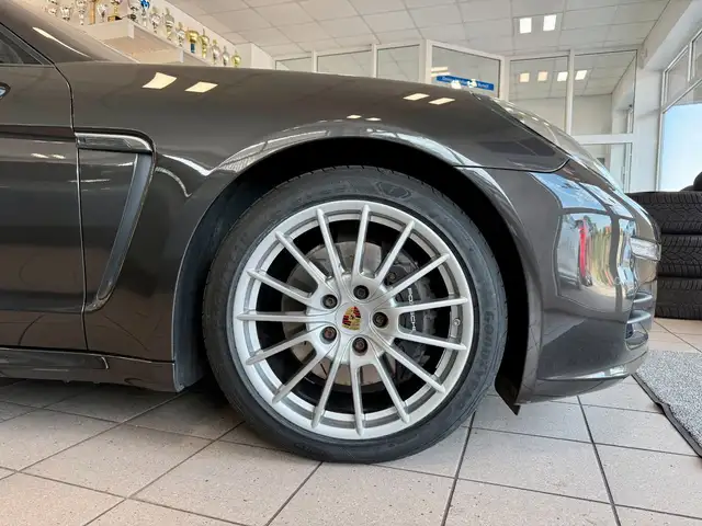 Porsche Panamera view 6