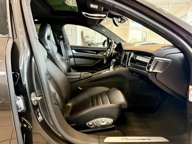 Porsche Panamera view 12