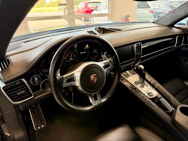 Porsche Panamera view 14