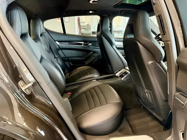 Porsche Panamera view 11