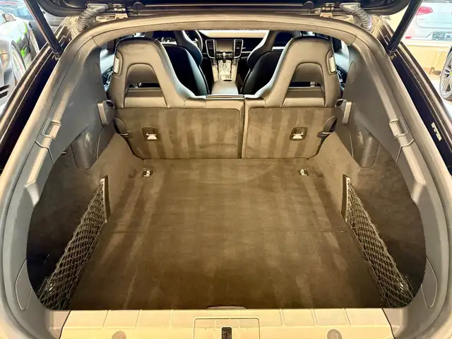 Porsche Panamera view 10