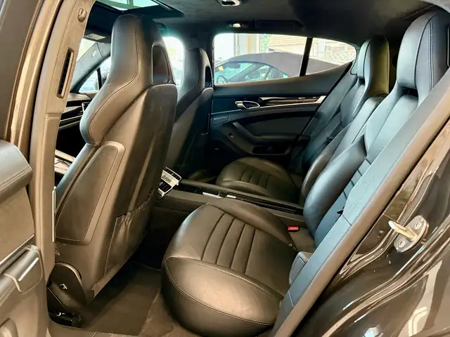 Porsche Panamera view 9