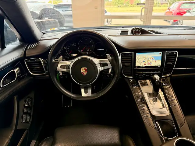 Porsche Panamera view 15