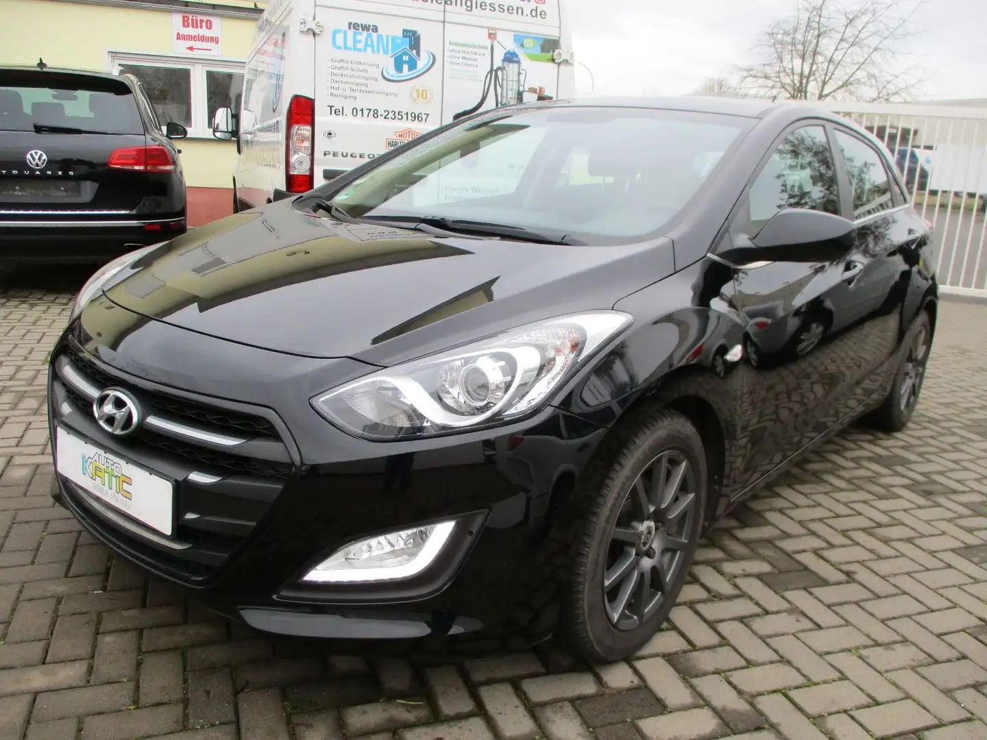 Hyundai i30 YES! 1.Hand*Unfallfrei *TÜV Neu*Scheckheft Schwarz - 1