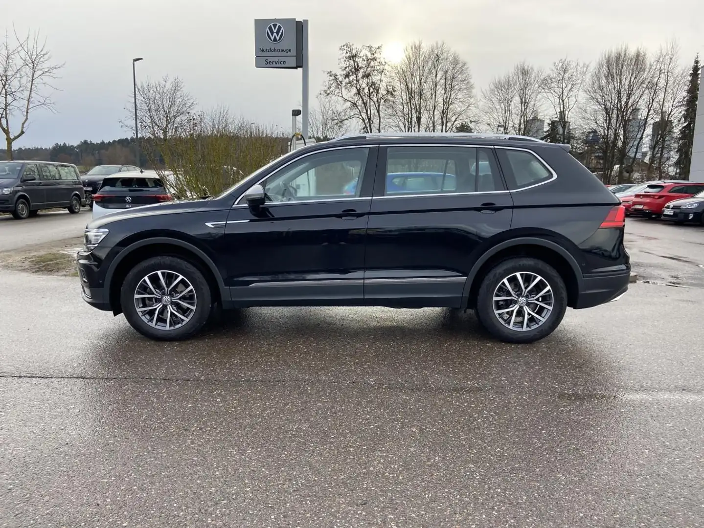 Volkswagen Tiguan Allspace 1.5 TSI Comfortline AHK+ACTIVE-L Schwarz - 2