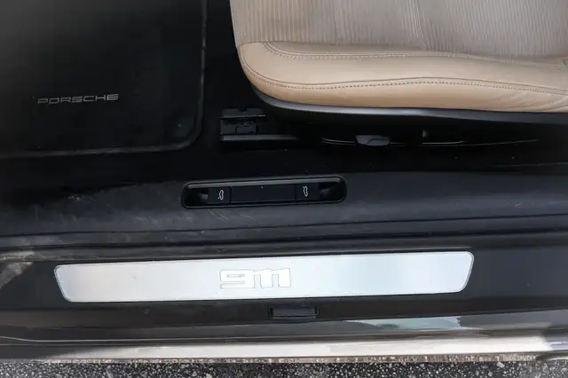Porsche 992 view 15