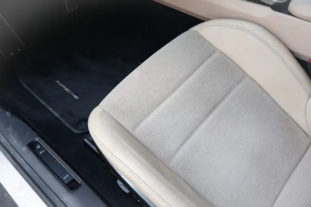Porsche 911 view 20