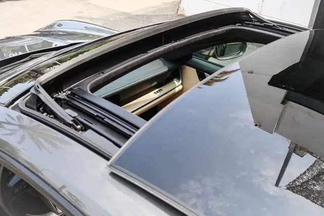 Porsche 911 view 28