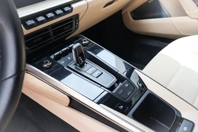 Porsche 911 view 17
