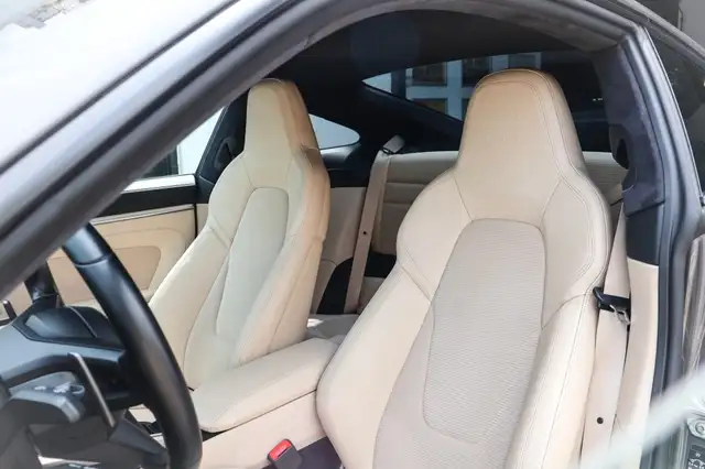 Porsche 911 view 18