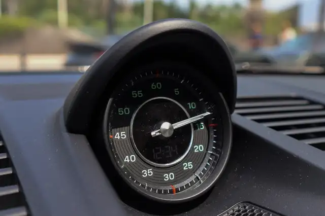 Porsche 911 view 25