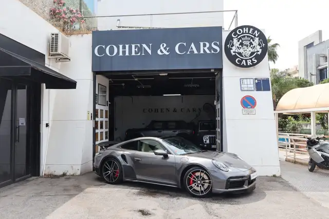 Porsche 992 view 3