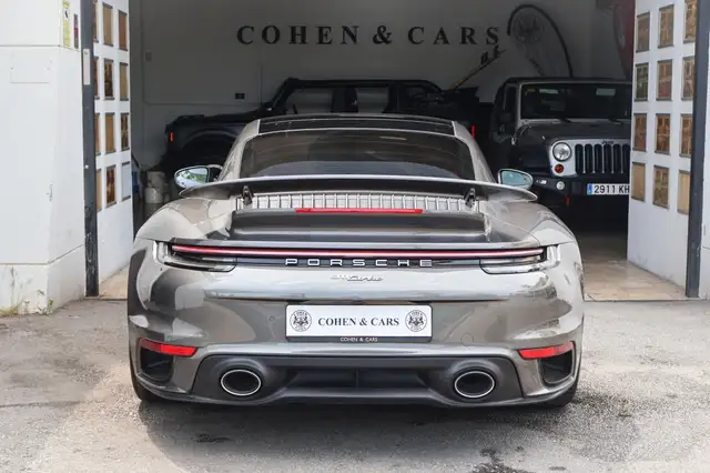Porsche 992 view 7