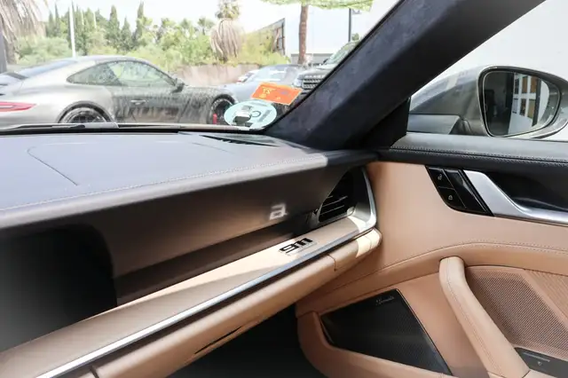 Porsche 911 view 21