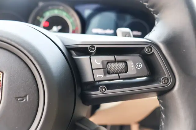 Porsche 992 view 13