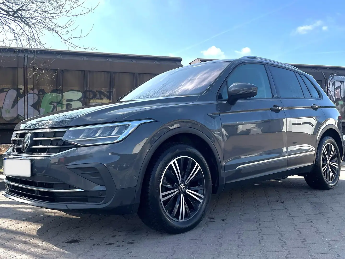 Volkswagen Tiguan ACTIVE Grau - 2