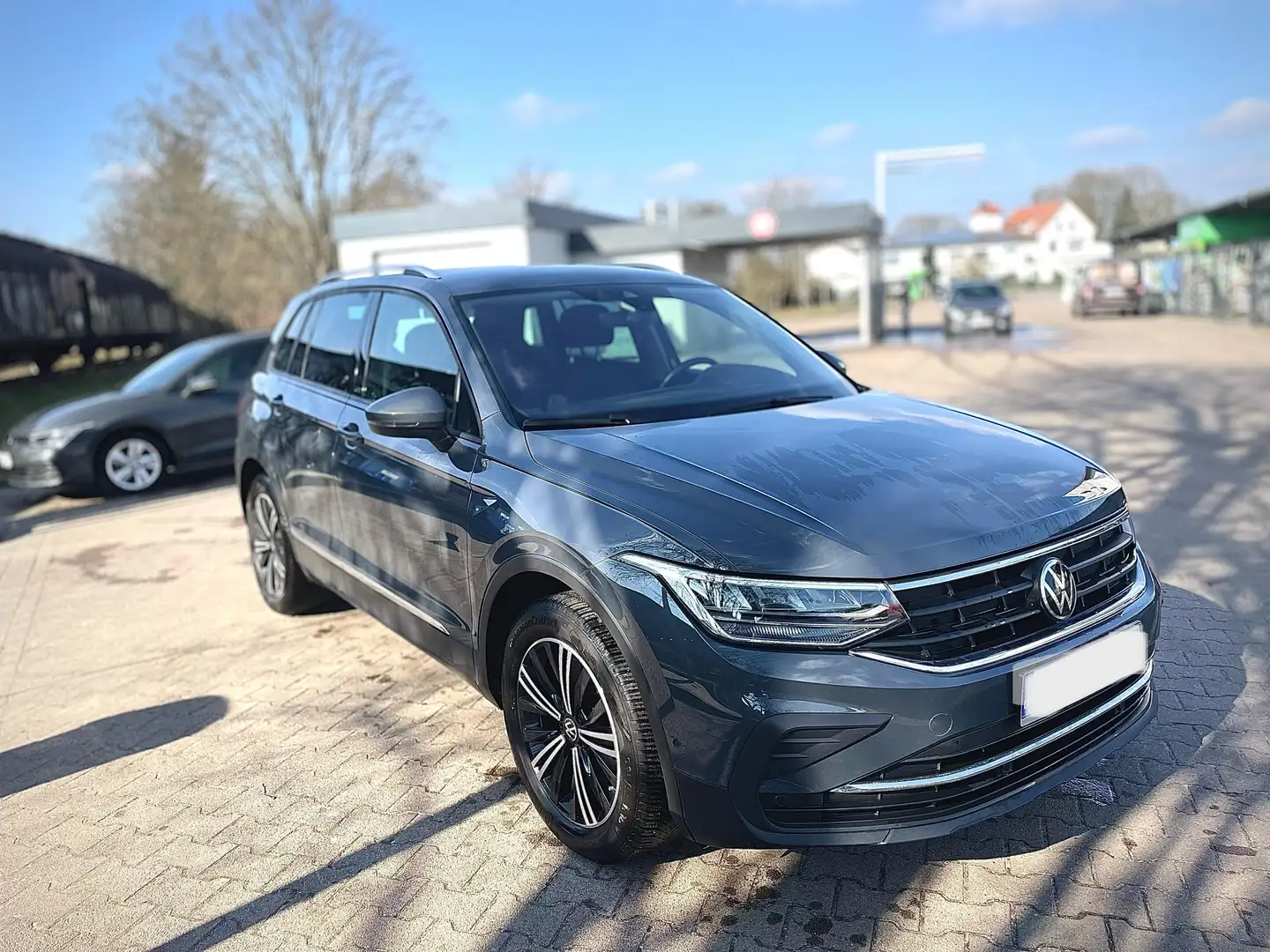 Volkswagen Tiguan ACTIVE Grau - 1