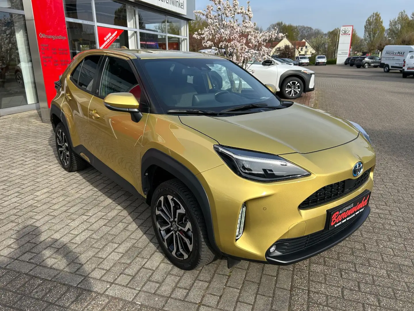 Toyota Yaris Cross 1,5-l-VVT-iE Team D *PDC+Navi* Or - 2
