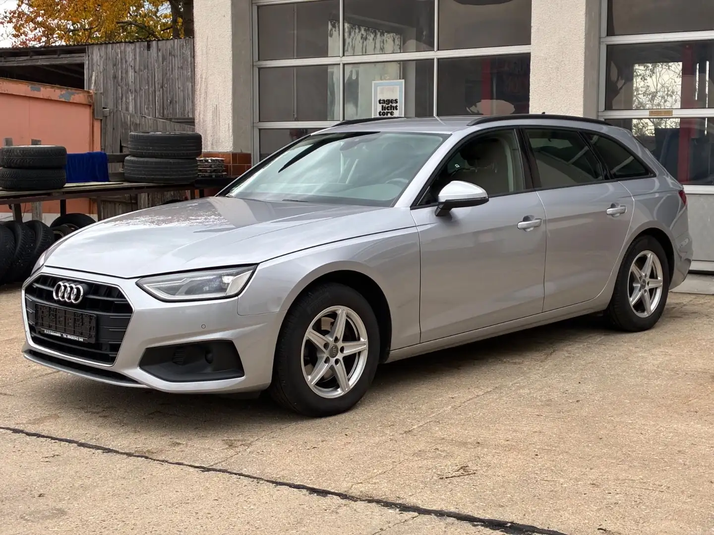Audi A4 30TDI S tronic Avant 1.HAND+NAVI+LED+BUSINESS Silber - 2