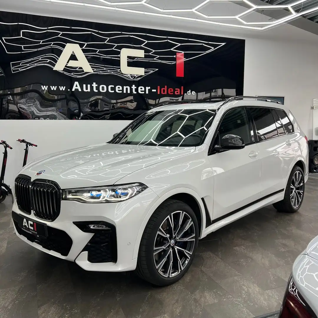 BMW X7 M50i xdrive,Laser,SkyPan.,StH.,AHK.,7-S,HeUp Weiß - 1