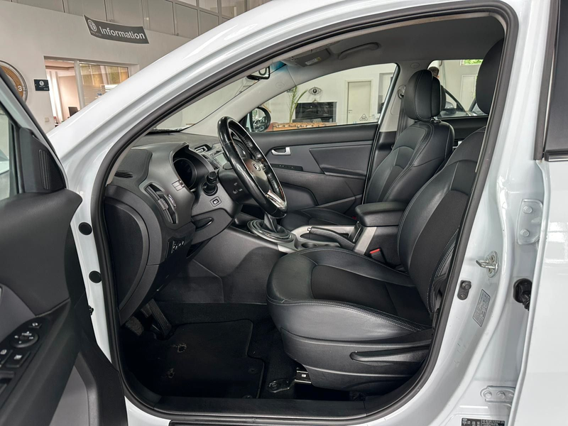 Kia Sportage Spirit 2WD*PDC*Kam*Navi*AHK*Xenon*Leder — photo 11