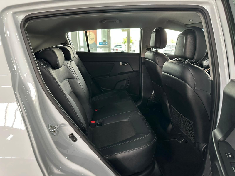 Kia Sportage Spirit 2WD*PDC*Kam*Navi*AHK*Xenon*Leder — photo 4