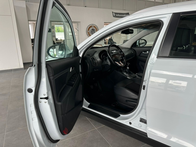 Kia Sportage Spirit 2WD*PDC*Kam*Navi*AHK*Xenon*Leder — photo 10