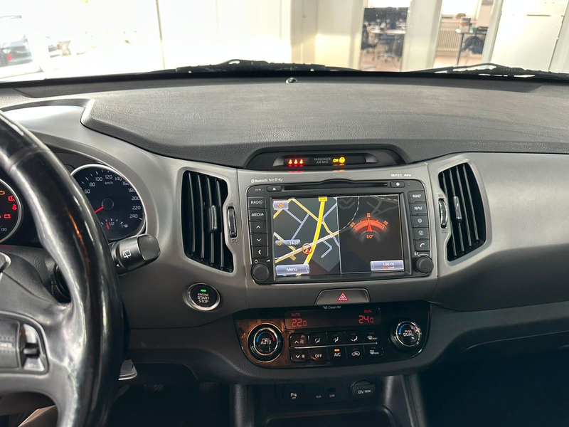 Kia Sportage Spirit 2WD*PDC*Kam*Navi*AHK*Xenon*Leder — photo 14