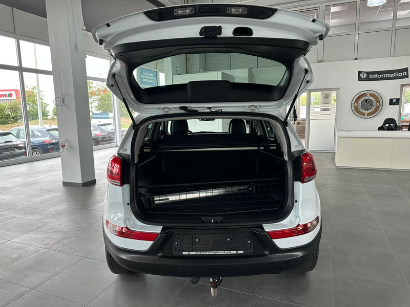 Kia Sportage Spirit 2WD*PDC*Kam*Navi*AHK*Xenon*Leder — photo 7