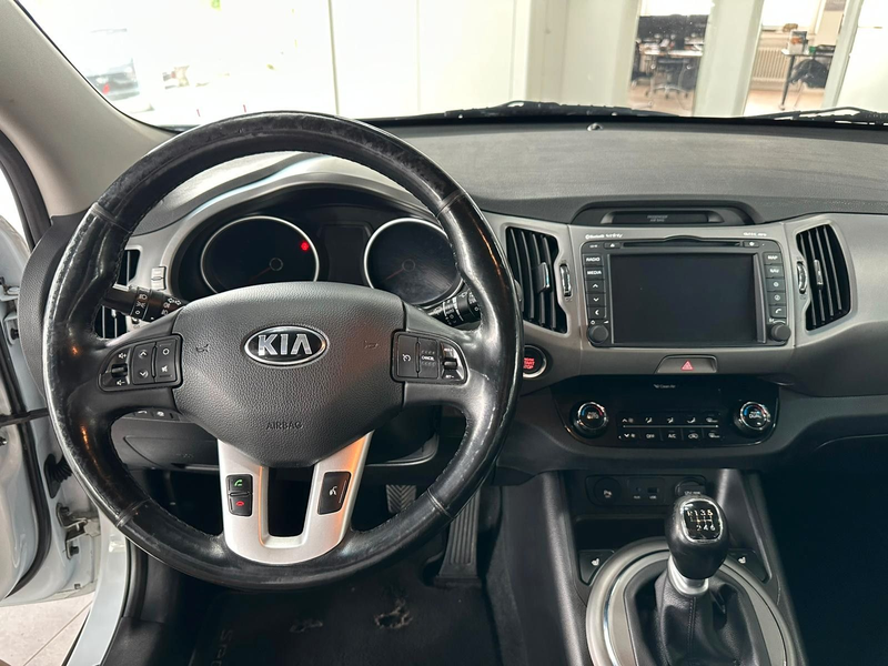 Kia Sportage Spirit 2WD*PDC*Kam*Navi*AHK*Xenon*Leder — photo 13