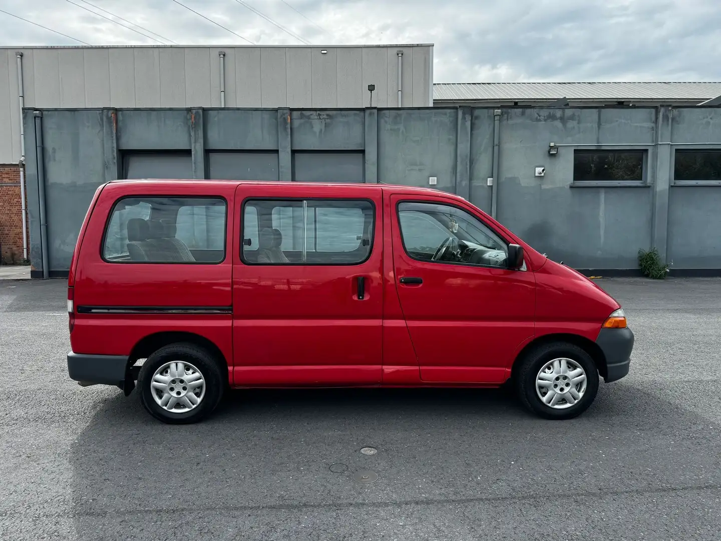 Toyota Hiace 2.4 Diesel AIRCO CLIMATISÉ 9 Places Luxe Червоний - 1