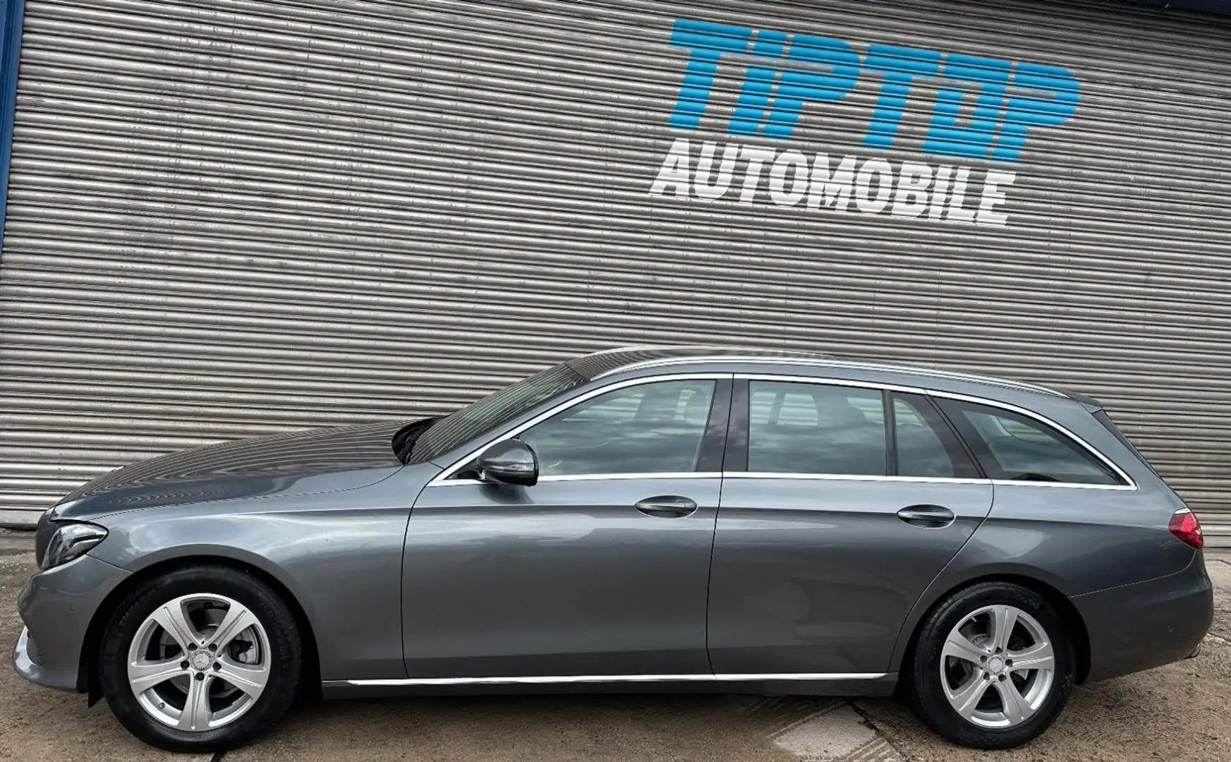 Mercedes-Benz E 220 d T-Modell*NAVI*AHK*MULTIBEAM*AVANTGARDE* Grau - 2