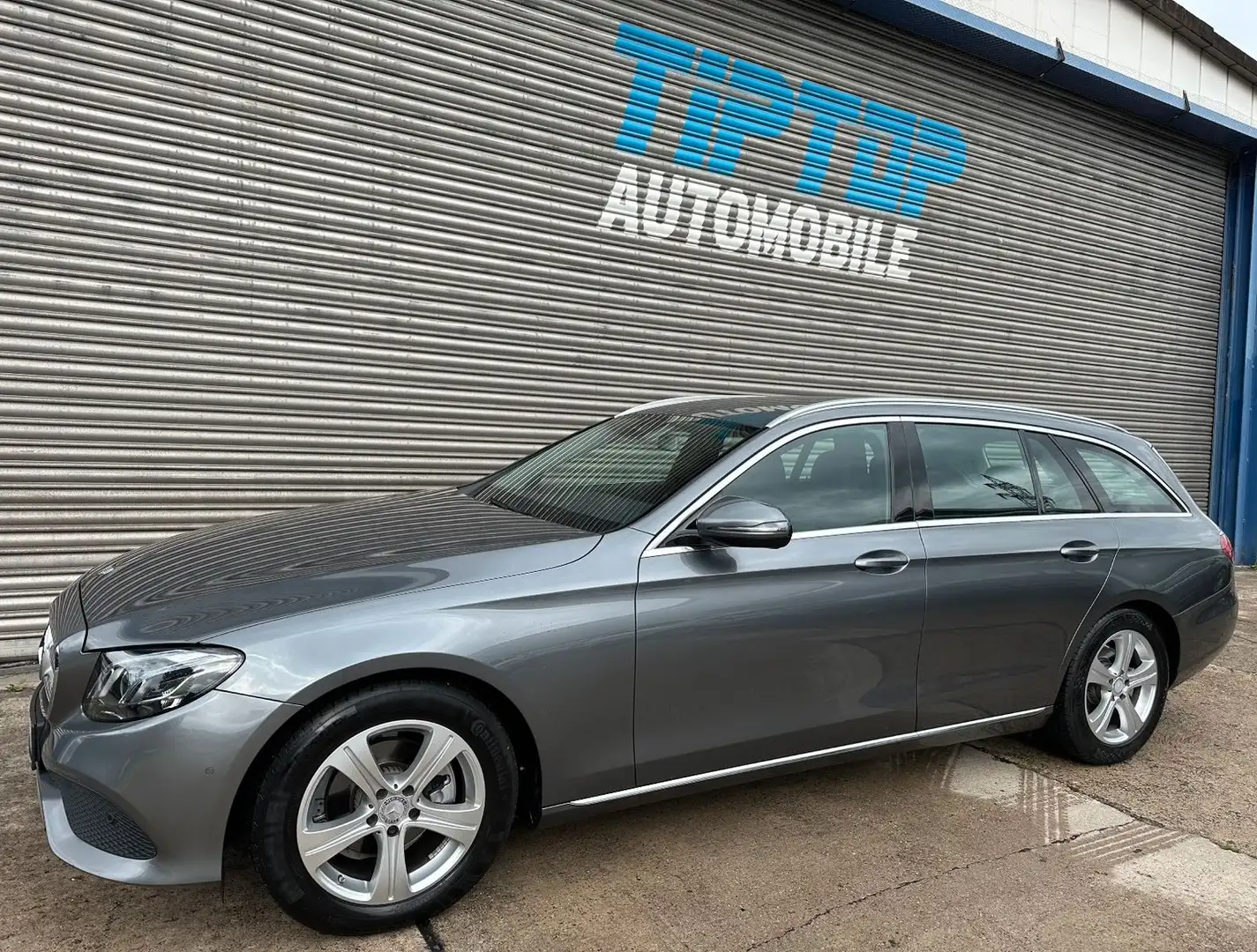 Mercedes-Benz E 220 d T-Modell*NAVI*AHK*MULTIBEAM*AVANTGARDE* Grau - 1