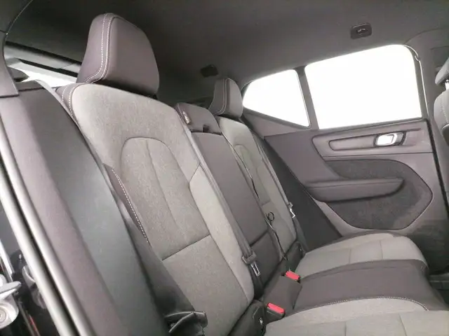 Volvo XC40 view 8