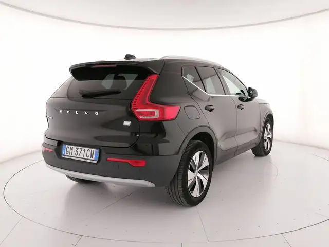 Volvo XC40 view 2