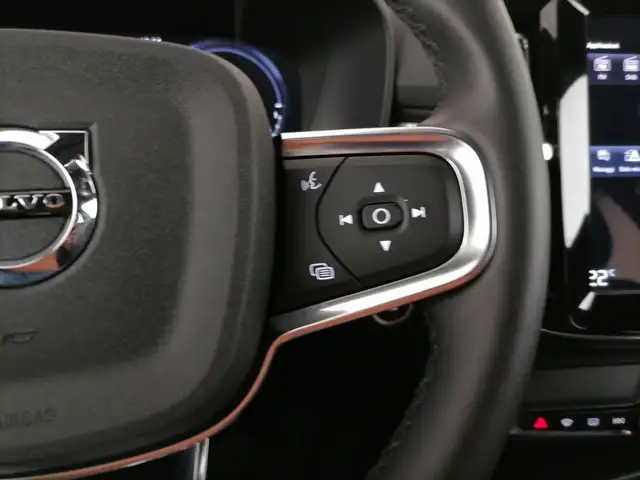 Volvo XC40 view 27