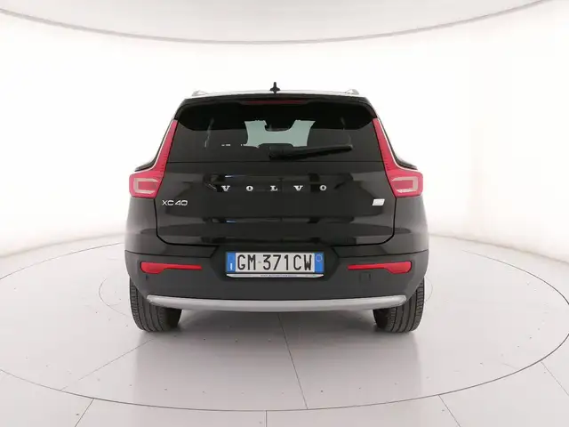 Volvo XC40 view 4