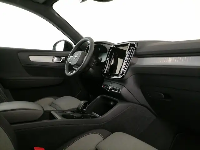 Volvo XC40 view 7