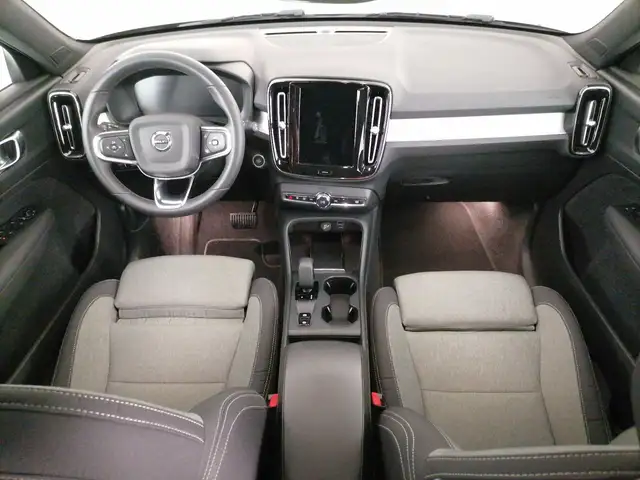 Volvo XC40 view 9