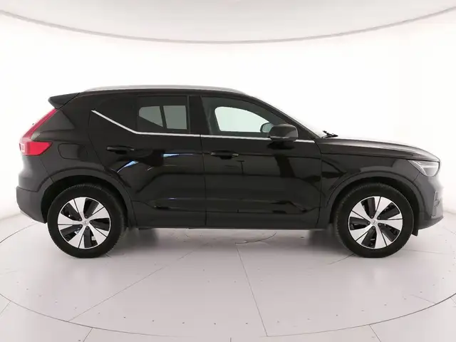 Volvo XC40 view 3