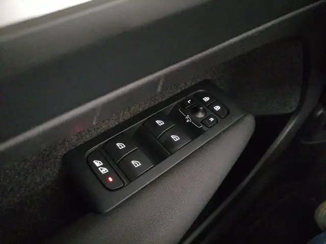 Volvo XC40 view 28