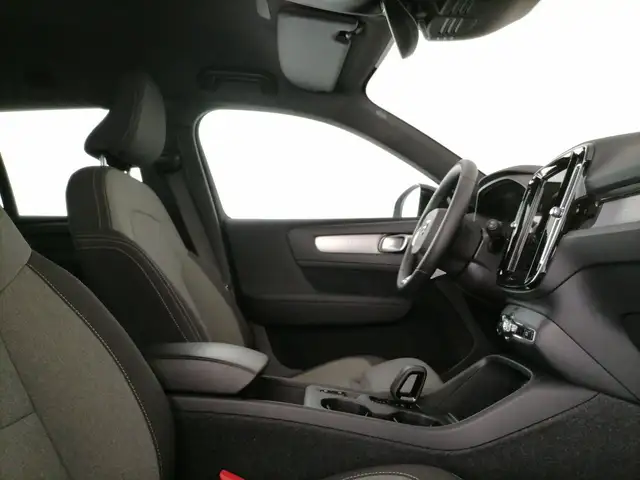Volvo XC40 view 6