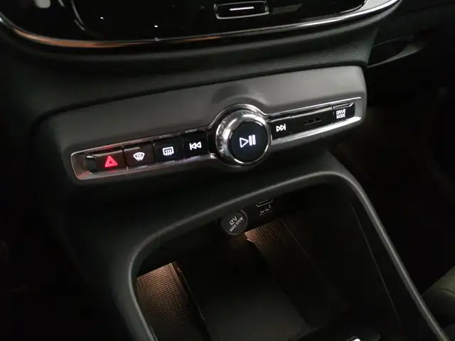 Volvo XC40 view 15