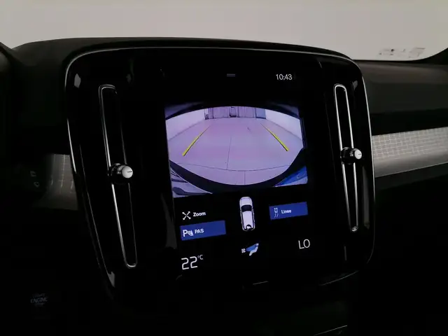 Volvo XC40 view 17