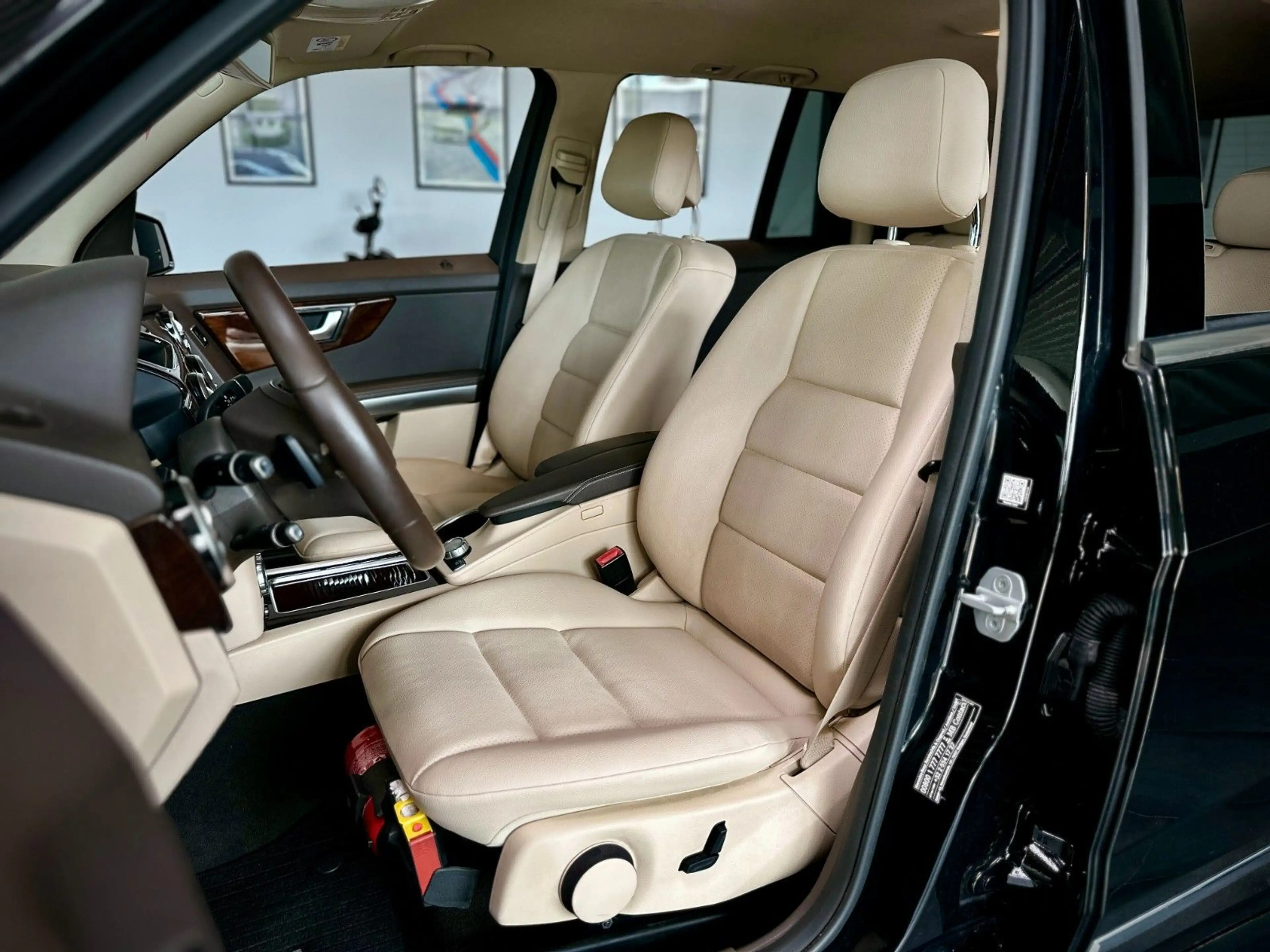 Mercedes-Benz GLK 220 1.Hand*Traumhaft*MB-Scheckheft*20"Zoll* — photo 6