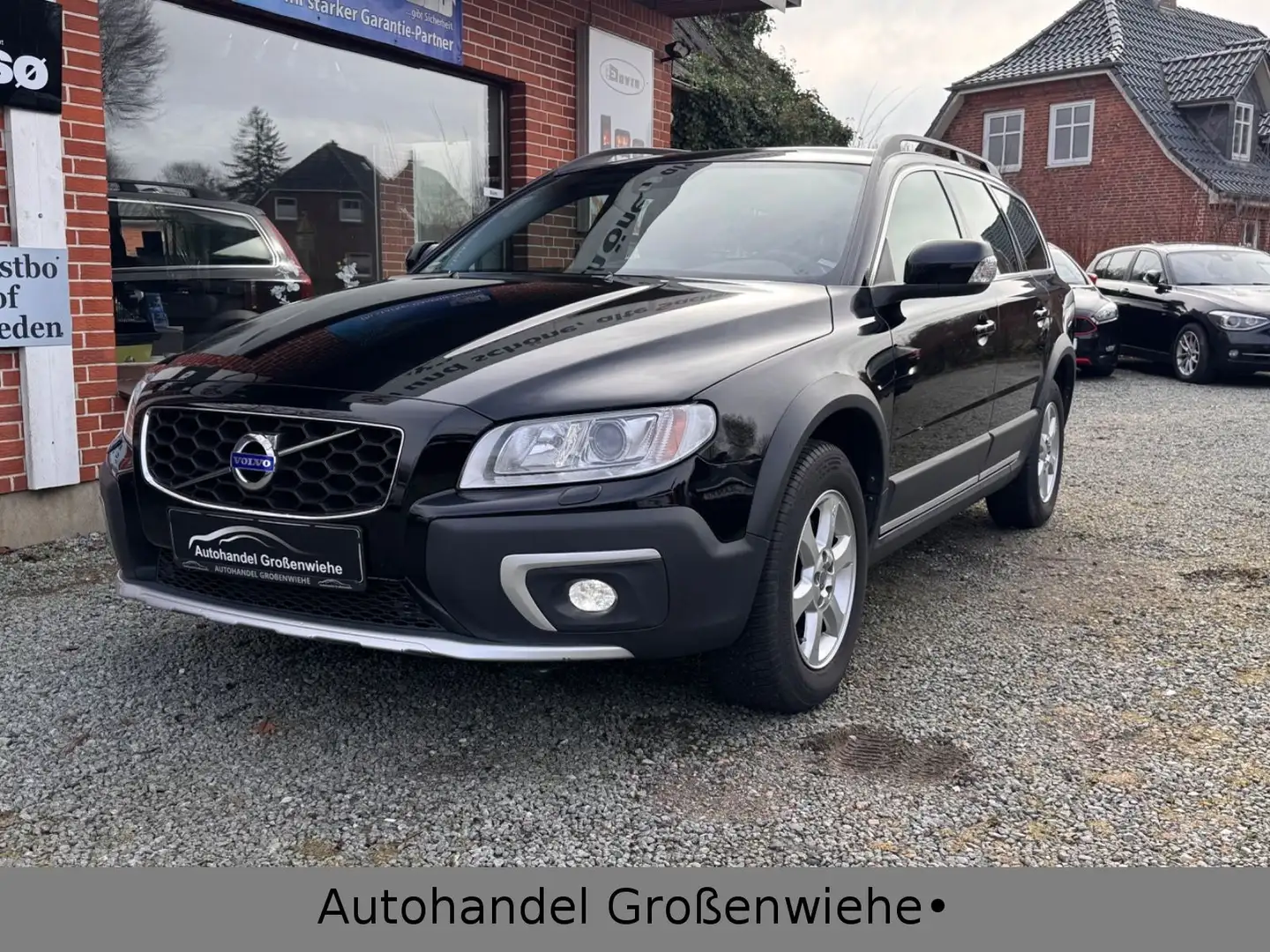 Volvo XC70 Kinetic D4*ACC*SHZ*NAVI*BI-XENON*AUTOMATIK Schwarz - 1
