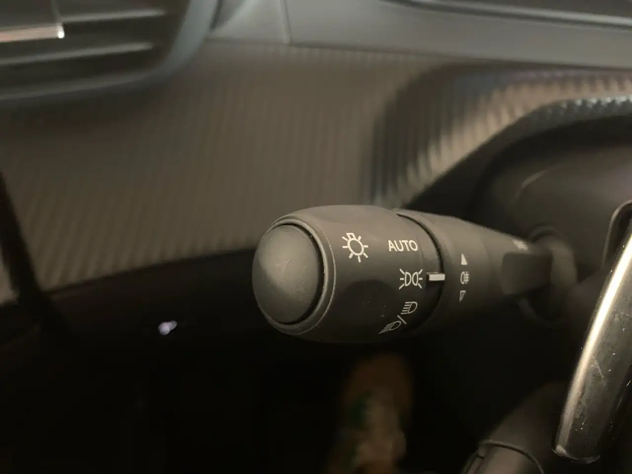 Peugeot 2008 1.2 hybrid Active 136cv e-dcs6 20
